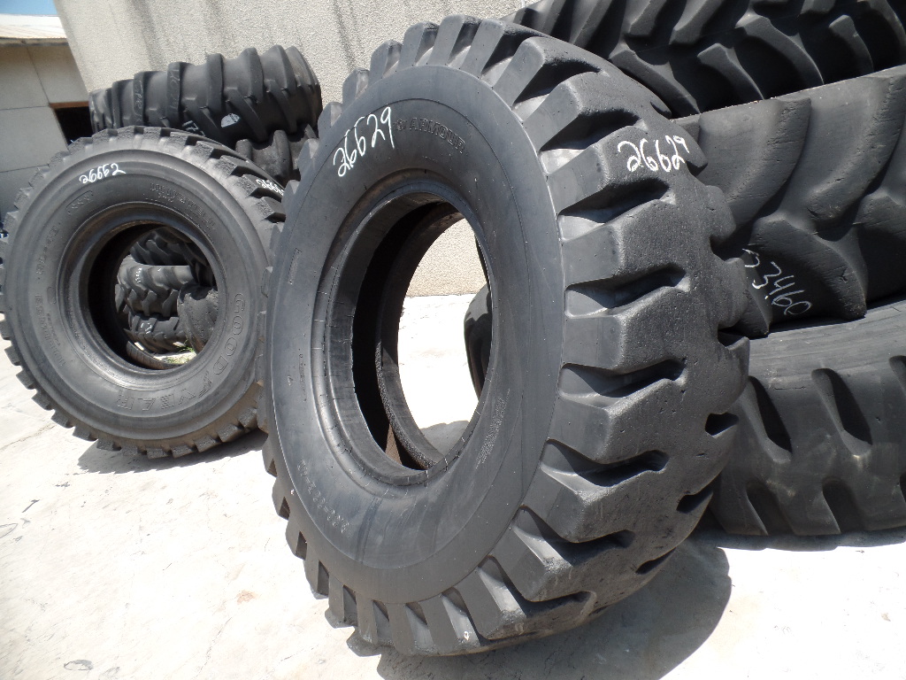 18 00X33 Armour OTR Tire E 4 E4 40 Ply CONDITION UsedTREAD DEPTH 60 18-00x33-armour-otr-tire-e-4-e4-40-ply-condition-usedtread-depth-60