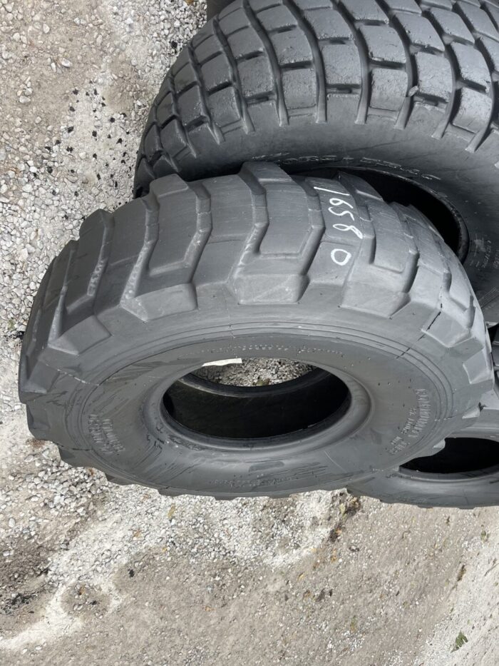 <font color='#da2127' font size ='2'><b>14.00R20 Community Tire OTR Tire E-3 XL 18-Ply </font></b><br><font size ='1' color='grey'>CONDITION: </font><font size ='2'>Retread-Used<br><font size ='1' color='grey'>TREAD DEPTH:</font><font size ='2'>  12/32nds<br><font size ='1' color='grey'>DETAILS:</font><font size ='2'> Clean<br><font size ='1' color='grey'>REF #:</font><font size ='2'> G16580<br><font size ='1' color='grey'>LOCATION:</font><font size ='2'> St. Louis, MO