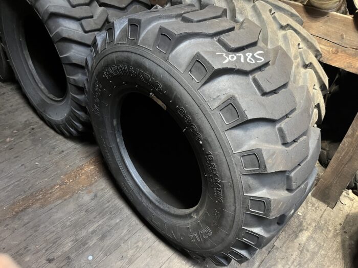 <font color='#da2127' font size ='2'><b>17.5X25 Earth King OTR Tire E-2 L-2 G-2 E2 16-Ply </font></b><br><font size ='1' color='grey'>CONDITION: </font><font size ='2'>Used<br><font size ='1' color='grey'>TREAD DEPTH:</font><font size ='2'>  25/32nds<br><font size ='1' color='grey'>DETAILS:</font><font size ='2'> 1-Tread Section<br><font size ='1' color='grey'>REF #:</font><font size ='2'> G30785<br><font size ='1' color='grey'>LOCATION:</font><font size ='2'> St. Louis, MO