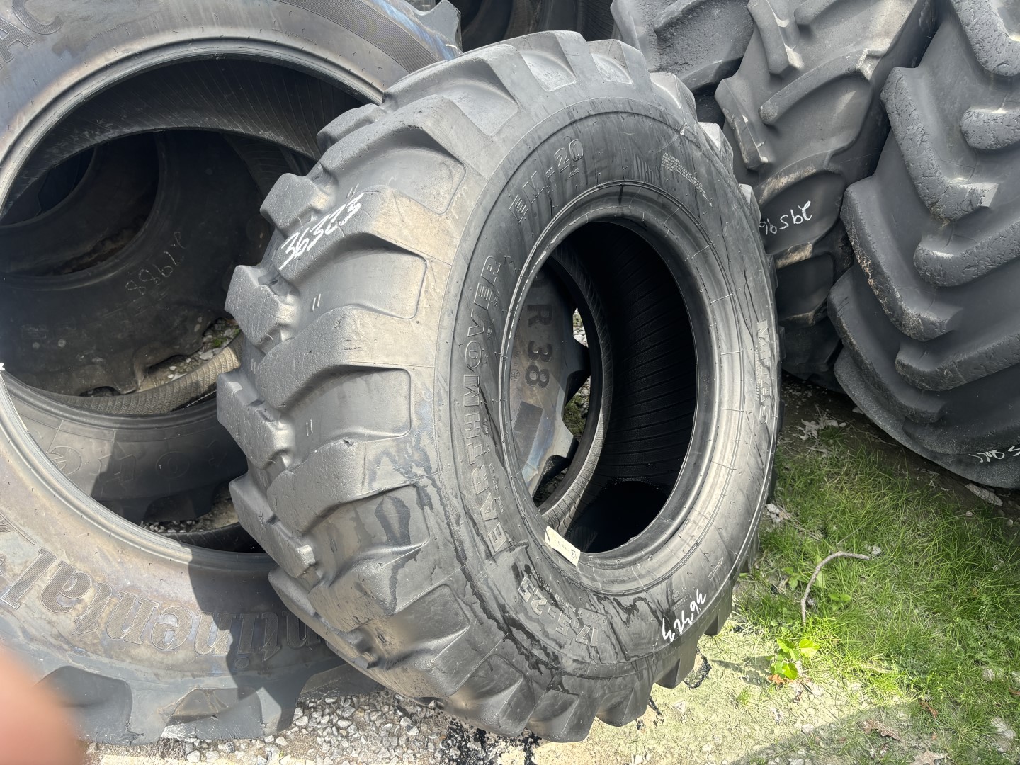 <font color='#da2127' font size ='2'><b>17.5X25 Mitas OTR Tire E-2 L-2 G-2 EM20 22-Ply </font></b><br><font size ='1' color='grey'>CONDITION: </font><font size ='2'>Used<br><font size ='1' color='grey'>TREAD DEPTH:</font><font size ='2'> 28/32nds<br><font size ='1' color='grey'>DETAILS:</font><font size ='2'> Clean<br><font size ='1' color='grey'>REF #:</font><font size ='2'> G36323<br><font size ='1' color='grey'>LOCATION:</font><font size ='2'> St. Louis, MO