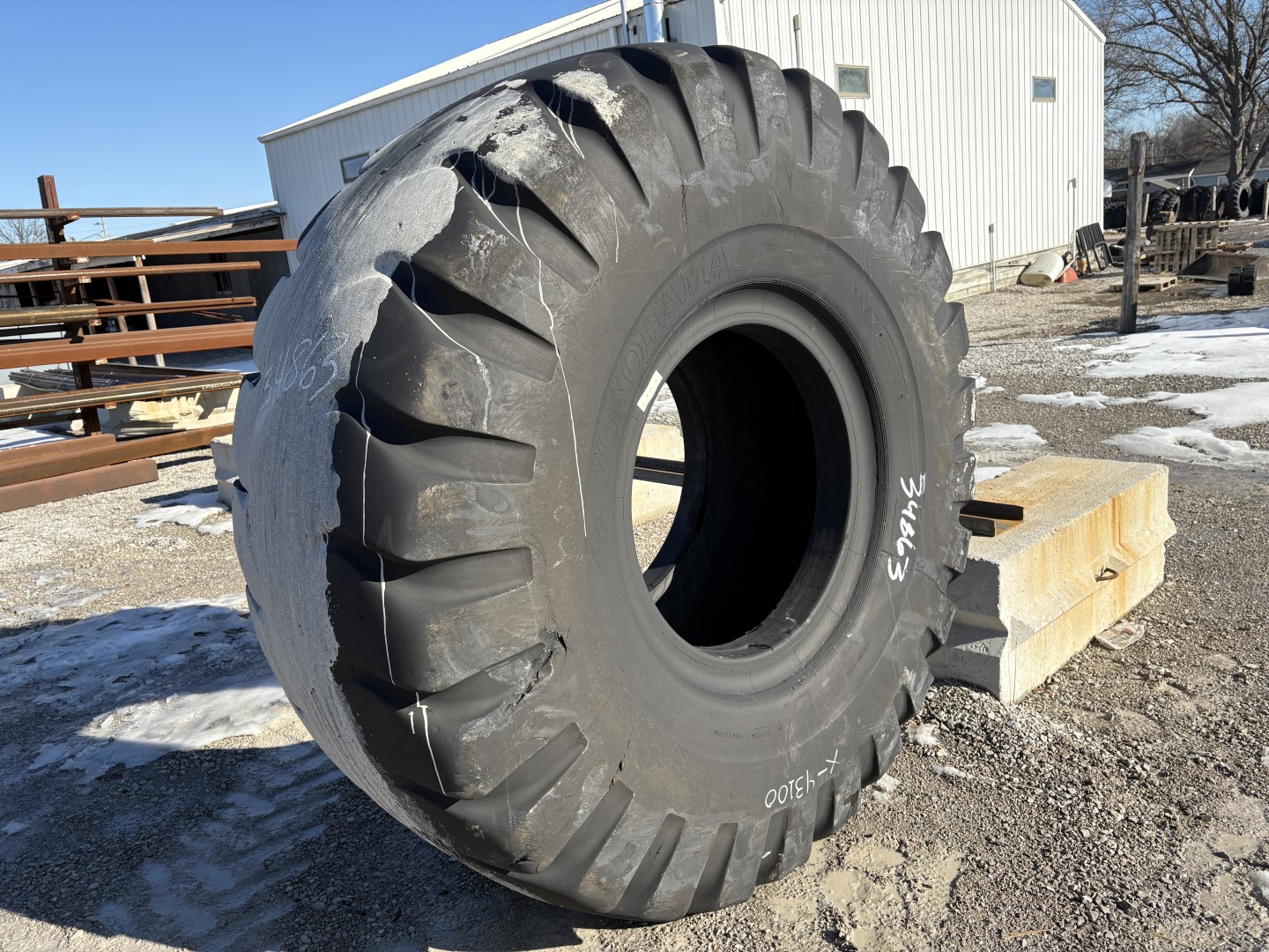 <font color='#da2127' font size ='2'><b>37.25X35 Yokohama OTR Tire E-3 L-3 G-3 IND-3 Y67 36-Ply </font></b><br><font size ='1' color='grey'>CONDITION: </font><font size ='2'>Used<br><font size ='1' color='grey'>TREAD DEPTH:</font><font size ='2'> 16/32nds<br><font size ='1' color='grey'>DETAILS:</font><font size ='2'> Clean<br><font size ='1' color='grey'>REF #:</font><font size ='2'> G34863<br><font size ='1' color='grey'>LOCATION:</font><font size ='2'> St. Louis, MO