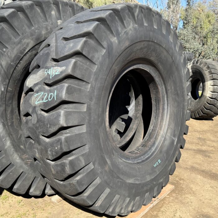 <font color='#da2127' font size ='2'><b>24.00X35 Yokohama OTR Tire E-4 IND-4 Y523 42-Ply </font></b><br><font size ='1' color='grey'>CONDITION: </font><font size ='2'>Used<br><font size ='1' color='grey'>TREAD DEPTH:</font><font size ='2'>  54/32nds<br><font size ='1' color='grey'>DETAILS:</font><font size ='2'> Clean, Mildly Aged, Minor Rock Cut on One Side<br><font size ='1' color='grey'>REF #:</font><font size ='2'> Z201<br><font size ='1' color='grey'>LOCATION:</font><font size ='2'> San Jacinto, CA