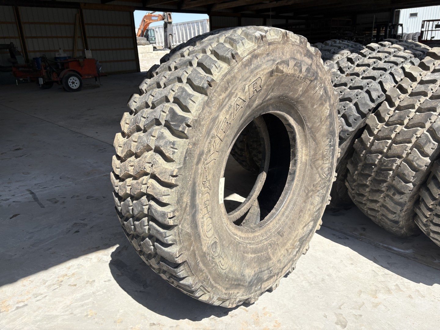 <font color='#da2127' font size ='2'><b>395/85R20 Goodyear OTR Tire M-3 Off-Road MV/T Military 158K </font></b><br><font size ='1' color='grey'>CONDITION: </font><font size ='2'>Used <br><font size ='1' color='grey'>TREAD DEPTH:</font><font size ='2'> 22/32nds<br><font size ='1' color='grey'>DETAILS:</font><font size ='2'> Clean, 2010<br><font size ='1' color='grey'>REF #:</font><font size ='2'> G36676<br><font size ='1' color='grey'>LOCATION:</font><font size ='2'> St. Louis, MO
