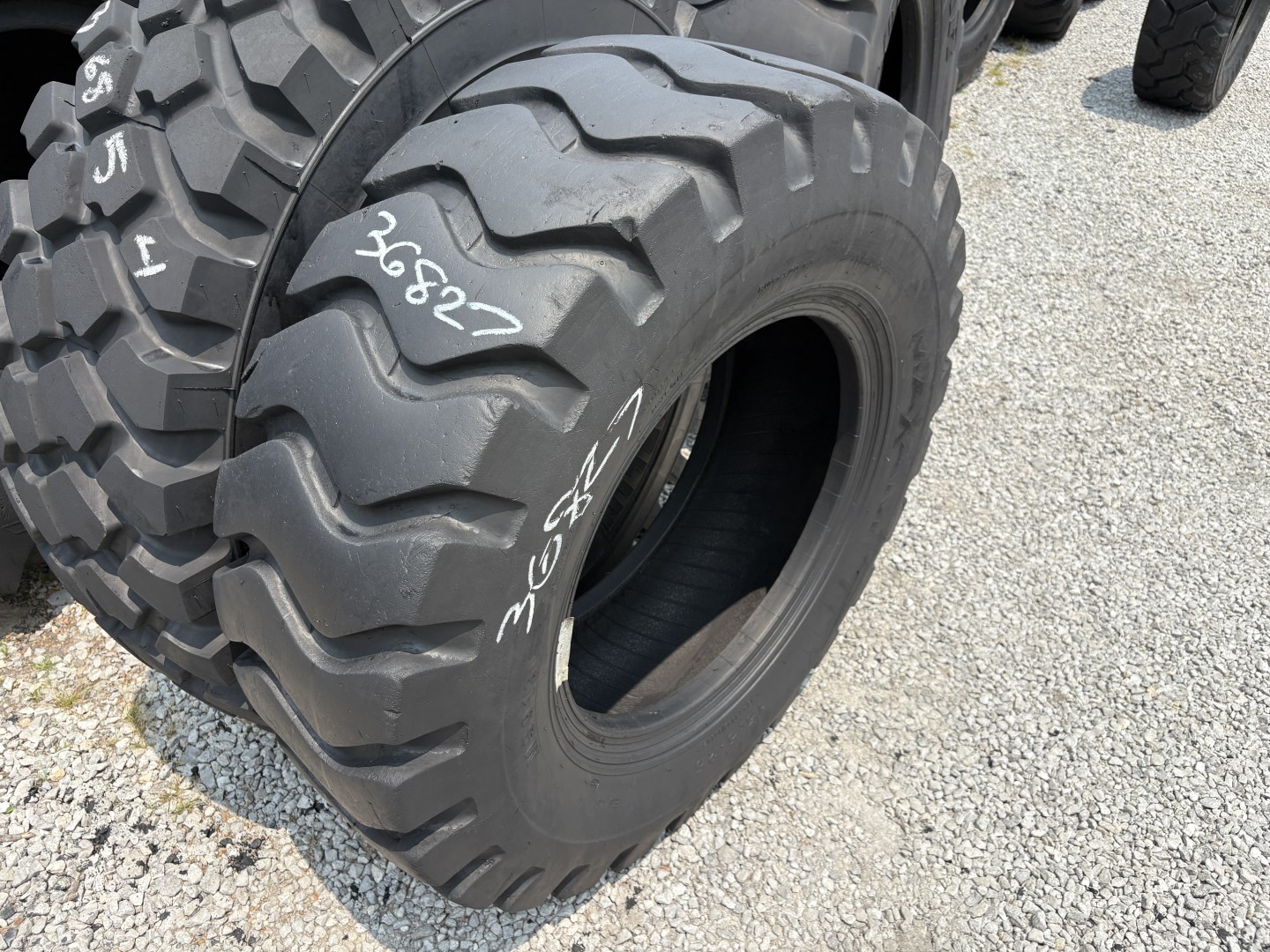 <font color='#da2127' font size ='2'><b>15.5X25 Maxam OTR Tire E-3 L-3 MS913 12-Ply </font></b><br><font size ='1' color='grey'>CONDITION: </font><font size ='2'>Used<br><font size ='1' color='grey'>TREAD DEPTH:</font><font size ='2'> 25/32nds<br><font size ='1' color='grey'>DETAILS:</font><font size ='2'> Clean, 1-Nail Patch<br><font size ='1' color='grey'>REF #:</font><font size ='2'> G36827<br><font size ='1' color='grey'>LOCATION:</font><font size ='2'> St. Louis, MO