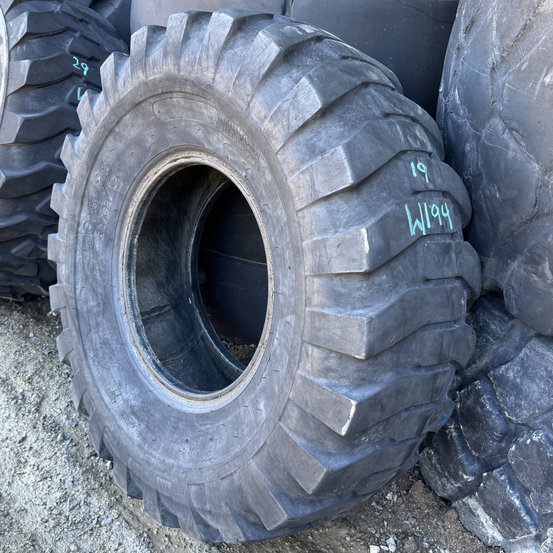 <font color='#da2127' font size ='2'><b>20.5X25 Specialty Tires of America OTR Tire E-2 L-2 G-2 R-4 American Contractor 12-Ply </font></b><br><font size ='1' color='grey'>CONDITION: </font><font size ='2'>Used<br><font size ='1' color='grey'>TREAD DEPTH:</font><font size ='2'> 19/32nds<br><font size ='1' color='grey'>DETAILS:</font><font size ='2'> Clean, Aged<br><font size ='1' color='grey'>REF #:</font><font size ='2'> W194<br><font size ='1' color='grey'>LOCATION:</font><font size ='2'> San Jacinto, CA