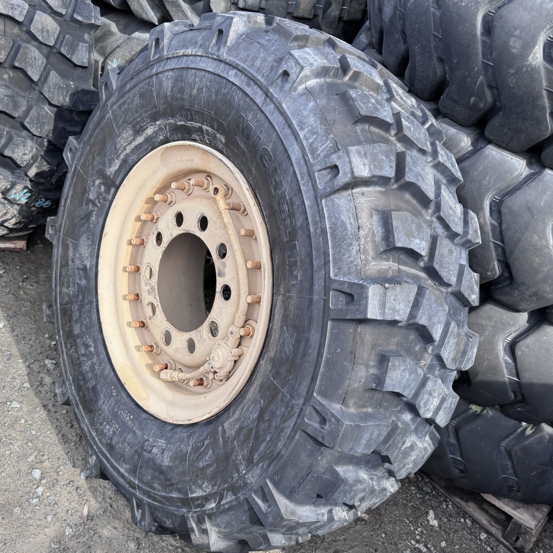 <font color='#da2127' font size ='2'><b>395/85R20 Michelin OTR Tire M-3 Off-Road XML Military 14-Ply </font></b><br><font size ='1' color='grey'>CONDITION: </font><font size ='2'>Used-Low-Hour<br><font size ='1' color='grey'>TREAD DEPTH:</font><font size ='2'> 28/32nds<br><font size ='1' color='grey'>DETAILS:</font><font size ='2'> Clean, On Double Bevel Rim, 2011<br><font size ='1' color='grey'>REF #:</font><font size ='2'> W285<br><font size ='1' color='grey'>LOCATION:</font><font size ='2'> San Jacinto, CA
