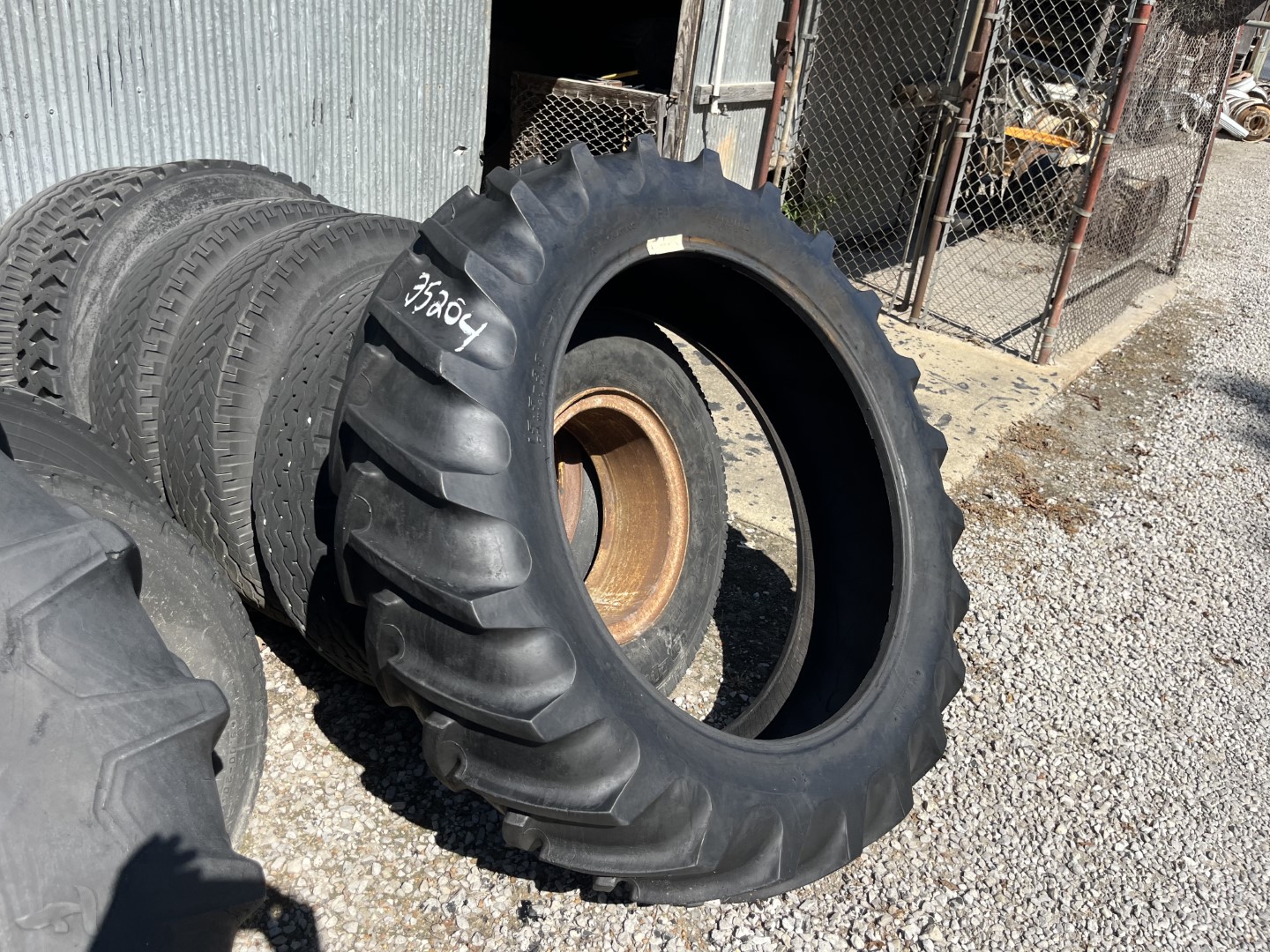 15.5X38 Alliance OTR Tire R1 R1 6Ply CONDITION UsedTREAD DEPTH 39