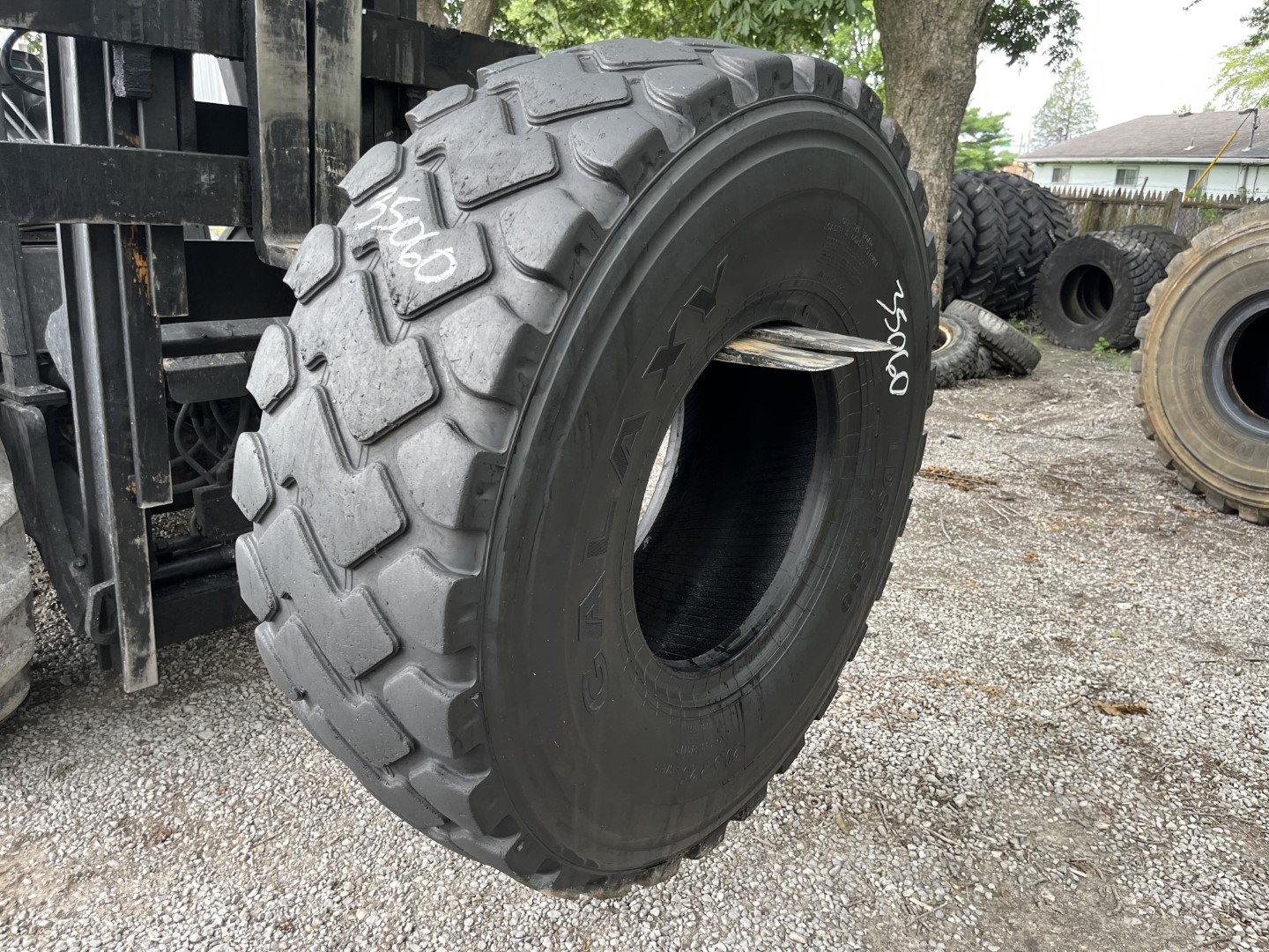 20.5R25 Galaxy OTR Tire E3 L3 LDSR 300 21Ply CONDITION Used TREAD