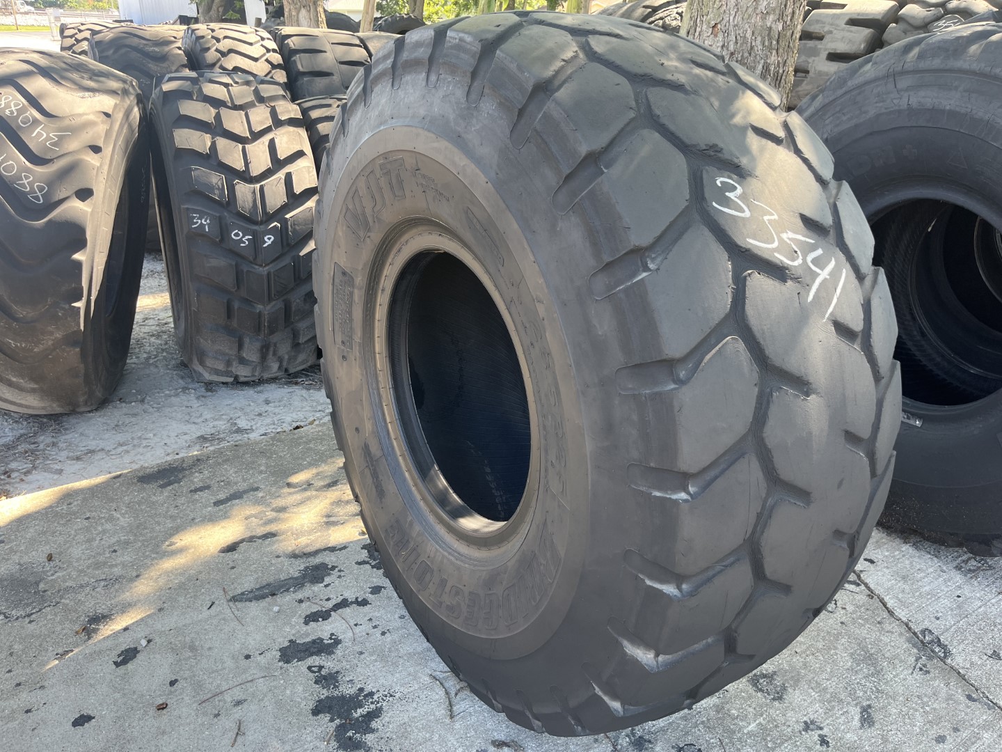 23.5R25 Bridgestone OTR Tire L3 G3 VJT 1Star CONDITION UsedTREAD