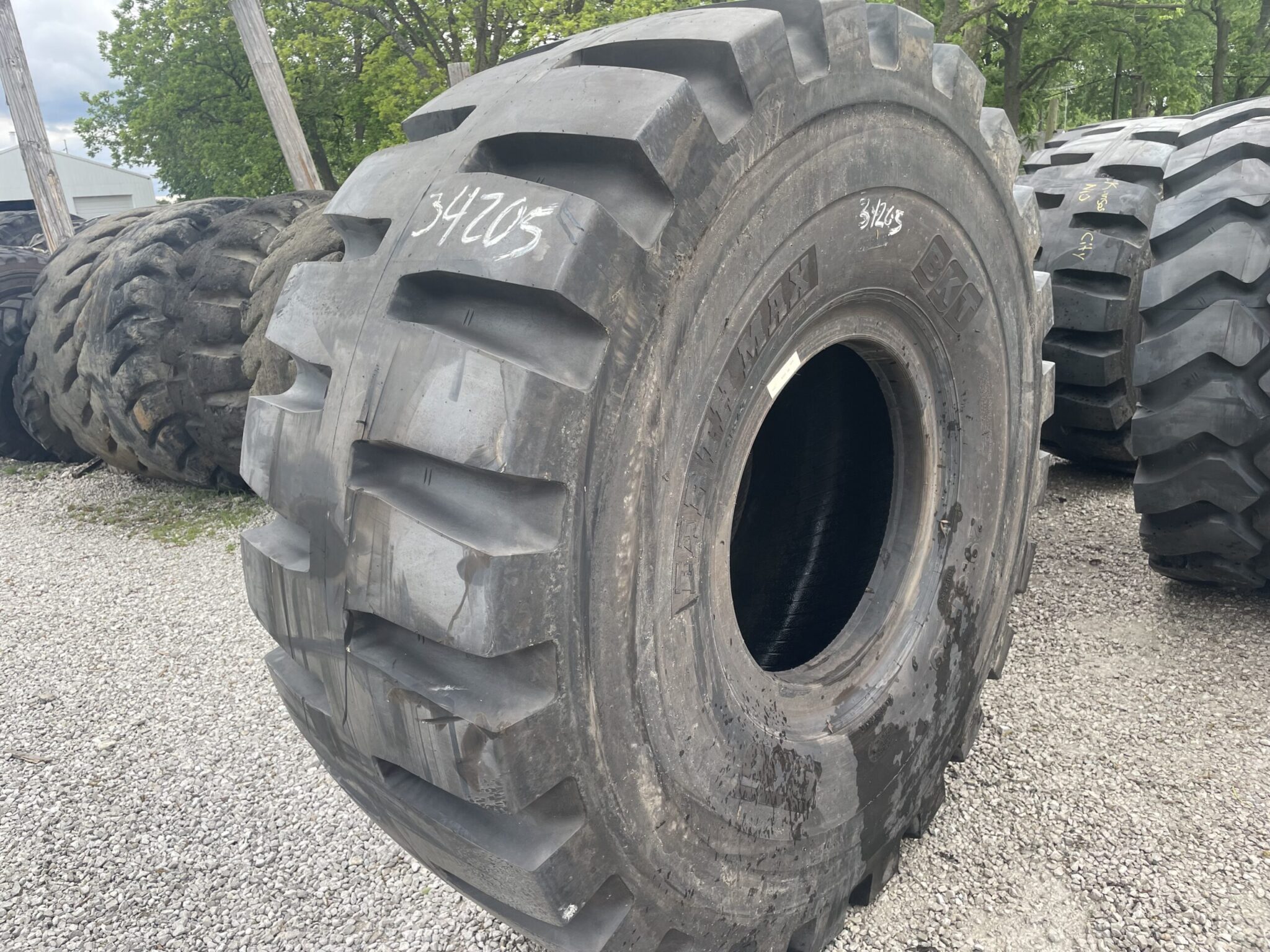 29.5R29 BKT OTR Tire L4 EARTHMAX SR 43 3Star CONDITIONNew TREAD