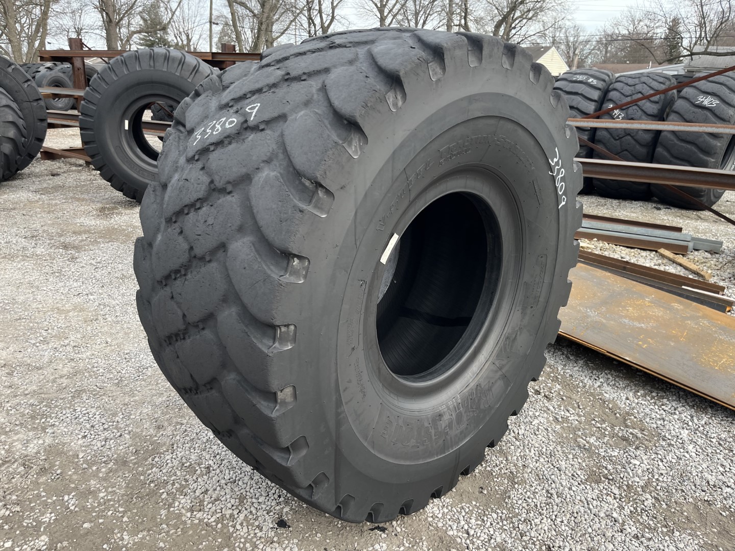 875/65R29 Bridgestone OTR Tire L3 VTS 2 Star CONDITIONUsedTREAD DEPTH