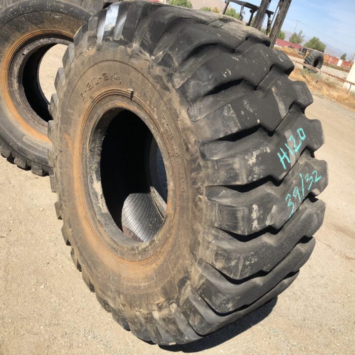 <font color='#da2127' font size ='2'><b>23.5X25 Samson OTR Tire E-3 L-3 Rock Regular 20-Ply </font></b><br><font size ='1' color='grey'>CONDITION: </font><font size ='2'>Used<br><font size ='1' color='grey'>TREAD DEPTH:</font><font size ='2'>  39/32nds<br><font size ='1' color='grey'>DETAILS:</font><font size ='2'> Clean, Burnt on One Side<br><font size ='1' color='grey'>REF #:</font><font size ='2'> H120<br><font size ='1' color='grey'>LOCATION:</font><font size ='2'> Canonsburg, PA