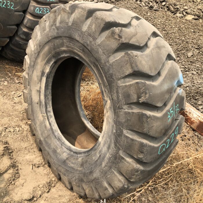 <font color='#da2127' font size ='2'><b>17.5X25 Yokohama OTR Tire E-3 L-3 G-3 IND-3 Y67 16-Ply </font></b><br><font size ='1' color='grey'>CONDITION: </font><font size ='2'>Used<br><font size ='1' color='grey'>TREAD DEPTH:</font><font size ='2'>  35/32nds<br><font size ='1' color='grey'>DETAILS:</font><font size ='2'> Clean, 1-Nail Patch<br><font size ='1' color='grey'>REF #:</font><font size ='2'> Q229<br><font size ='1' color='grey'>LOCATION:</font><font size ='2'> Louisville, MS