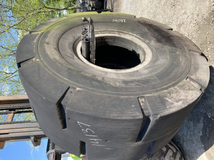 <font color='#da2127' font size ='2'><b>37.5X33 Firestone OTR Tire L-4 L4 36-Ply </font></b><br><font size ='1' color='grey'>CONDITION: </font><font size ='2'>Retread-Used<br><font size ='1' color='grey'>TREAD DEPTH:</font><font size ='2'>  69/32nds<br><font size ='1' color='grey'>DETAILS:</font><font size ='2'> 1-Tread Section<br><font size ='1' color='grey'>REF #:</font><font size ='2'> G14137<br><font size ='1' color='grey'>LOCATION:</font><font size ='2'> St. Louis, MO