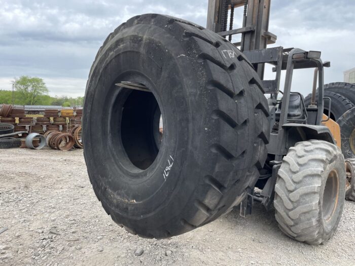 <font color='#da2127' font size ='2'><b>33.5X33 Firestone OTR Tire E-3 L-3 SRG Super Rock Grip 32-Ply </font></b><br><font size ='1' color='grey'>CONDITION: </font><font size ='2'>Retread-New<br><font size ='1' color='grey'>TREAD DEPTH:</font><font size ='2'>  60/32nds<br><font size ='1' color='grey'>DETAILS:</font><font size ='2'> Clean, shoulders with liner rip, old tire, weathered bad<br><font size ='1' color='grey'>REF #:</font><font size ='2'> G17871<br><font size ='1' color='grey'>LOCATION:</font><font size ='2'> St. Louis, MO
