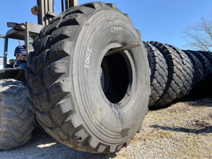 <font color='#da2127' font size ='2'><b>33.5R33 Bridgestone OTR Tire E-2 VKT 2-Star </font></b><br><font size ='1' color='grey'>CONDITION: </font><font size ='2'>Used<br><font size ='1' color='grey'>TREAD DEPTH:</font><font size ='2'>  44/32nds<br><font size ='1' color='grey'>DETAILS:</font><font size ='2'> Clean, Tread Spots, Tread Cuts<br><font size ='1' color='grey'>REF #:</font><font size ='2'> G23507<br><font size ='1' color='grey'>LOCATION:</font><font size ='2'> St. Louis, MO