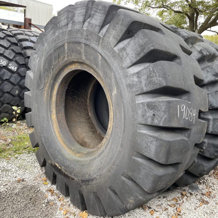 <font color='#da2127' font size ='2'><b>33.25X35 Toyo OTR Tire L-5 L5 32-Ply </font></b><br><font size ='1' color='grey'>CONDITION: </font><font size ='2'>Retread-Used<br><font size ='1' color='grey'>TREAD DEPTH:</font><font size ='2'>  140/32nds<br><font size ='1' color='grey'>DETAILS:</font><font size ='2'> Clean, Flex Cracks, Sat Flat<br><font size ='1' color='grey'>REF #:</font><font size ='2'> G19084<br><font size ='1' color='grey'>LOCATION:</font><font size ='2'> St. Louis, MO