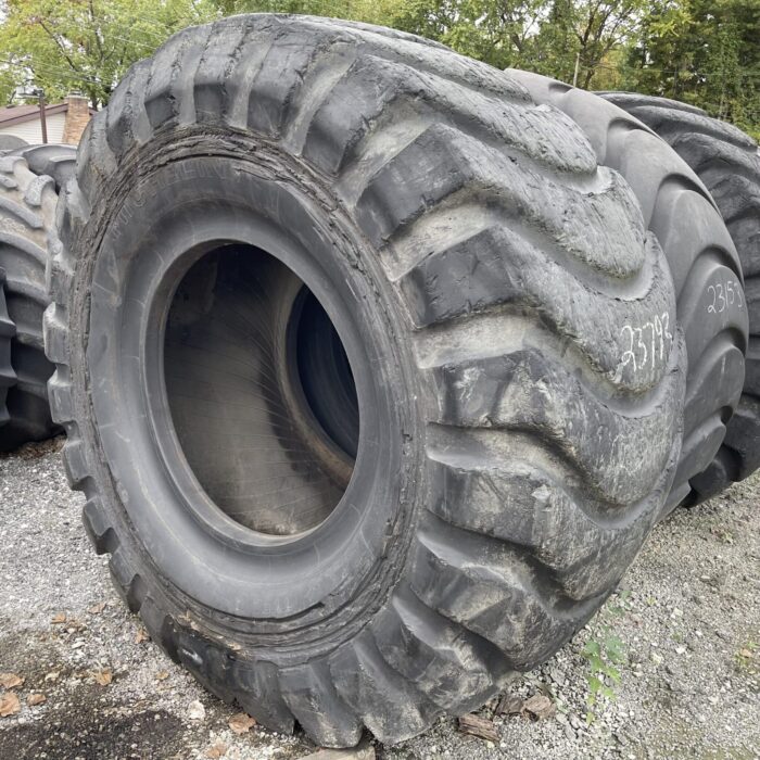 <font color='#da2127' font size ='2'><b>40/65R39 Michelin OTR Tire L-3 L3 1-Star </font></b><br><font size ='1' color='grey'>CONDITION: </font><font size ='2'>Used<br><font size ='1' color='grey'>TREAD DEPTH:</font><font size ='2'>  39/32nds<br><font size ='1' color='grey'>DETAILS:</font><font size ='2'> Clean, Circular Sidewall Damage on One Side<br><font size ='1' color='grey'>REF #:</font><font size ='2'> G23793<br><font size ='1' color='grey'>LOCATION:</font><font size ='2'> St. Louis, MO