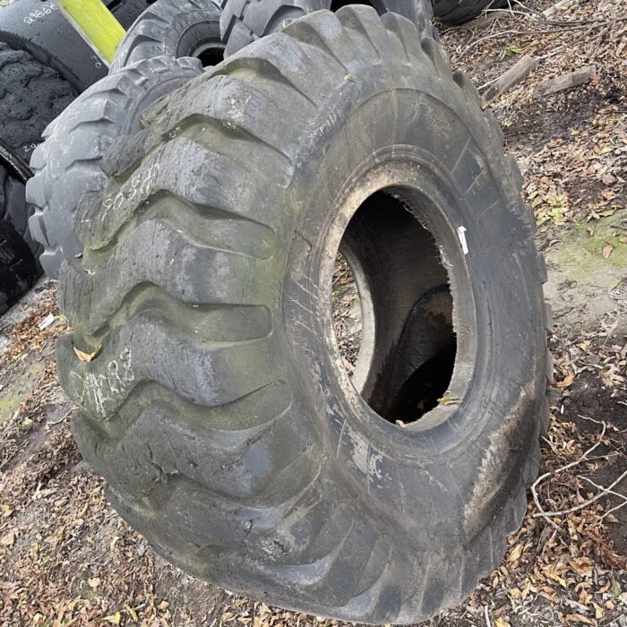 <font color='#da2127' font size ='2'><b>23.5X25 Komet OTR Tire L-3 TP32 16-Ply </font></b><br><font size ='1' color='grey'>CONDITION: </font><font size ='2'>Used<br><font size ='1' color='grey'>TREAD DEPTH:</font><font size ='2'>  32/32nds<br><font size ='1' color='grey'>DETAILS:</font><font size ='2'> Clean<br><font size ='1' color='grey'>REF #:</font><font size ='2'> G29088<br><font size ='1' color='grey'>LOCATION:</font><font size ='2'> St. Louis, MO