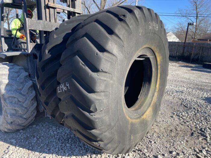 <font color='#da2127' font size ='2'><b>27.00X33 Firestone OTR Tire E-2 Rock Grip Excavator 30-Ply </font></b><br><font size ='1' color='grey'>CONDITION: </font><font size ='2'>Used<br><font size ='1' color='grey'>TREAD DEPTH:</font><font size ='2'>  30/32nds<br><font size ='1' color='grey'>DETAILS:</font><font size ='2'> Clean, Sidewall Spots<br><font size ='1' color='grey'>REF #:</font><font size ='2'> G21964<br><font size ='1' color='grey'>LOCATION:</font><font size ='2'> St. Louis, MO