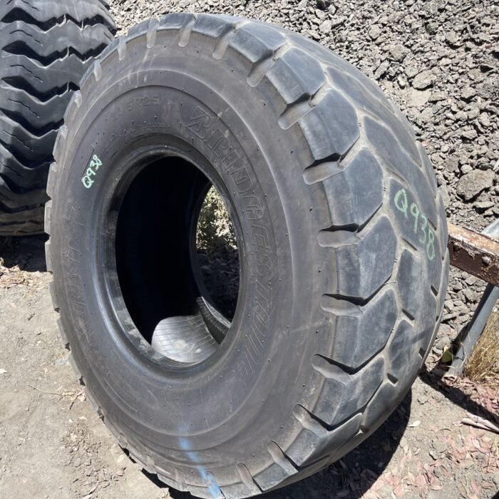 <font color='#da2127' font size ='2'><b>20.5R25 Bridgestone OTR Tire L-3 G-3 VJT 1-Star </font></b><br><font size ='1' color='grey'>CONDITION: </font><font size ='2'>Used<br><font size ='1' color='grey'>TREAD DEPTH:</font><font size ='2'>  8/32nds<br><font size ='1' color='grey'>DETAILS:</font><font size ='2'> Clean<br><font size ='1' color='grey'>REF #:</font><font size ='2'> Q938<br><font size ='1' color='grey'>LOCATION:</font><font size ='2'> Amarillo, TX