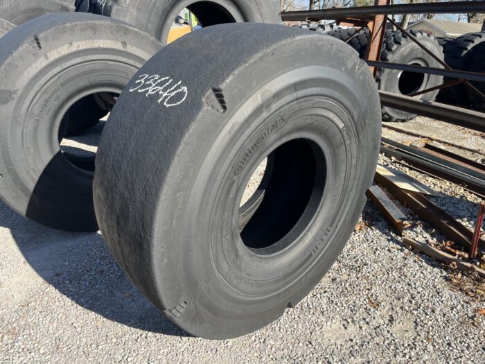 <font color='#da2127' font size ='2'><b>23.5X25 Continental OTR Tire L-5S ScoopMaster 32-Ply </font></b><br><font size ='1' color='grey'>CONDITION: </font><font size ='2'>Used<br><font size ='1' color='grey'>TREAD DEPTH:</font><font size ='2'>  104/32nds<br><font size ='1' color='grey'>DETAILS:</font><font size ='2'> Clean<br><font size ='1' color='grey'>REF #:</font><font size ='2'> G33640<br><font size ='1' color='grey'>LOCATION:</font><font size ='2'> St. Louis, MO