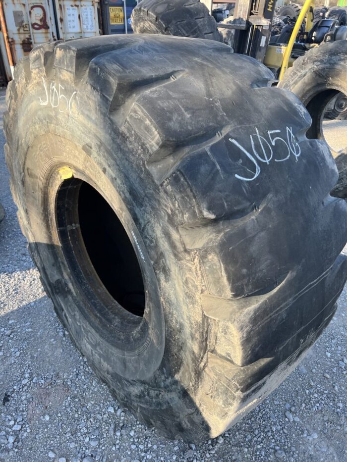 <font color='#da2127' font size ='2'><b>23.5X25 Toyo OTR Tire L-3 G39 32-Ply </font></b><br><font size ='1' color='grey'>CONDITION: </font><font size ='2'>Used<br><font size ='1' color='grey'>TREAD DEPTH:</font><font size ='2'>  12/32nds<br><font size ='1' color='grey'>DETAILS:</font><font size ='2'> Clean, Low-Tread<br><font size ='1' color='grey'>REF #:</font><font size ='2'> J050<br><font size ='1' color='grey'>LOCATION:</font><font size ='2'> Tulsa, OK