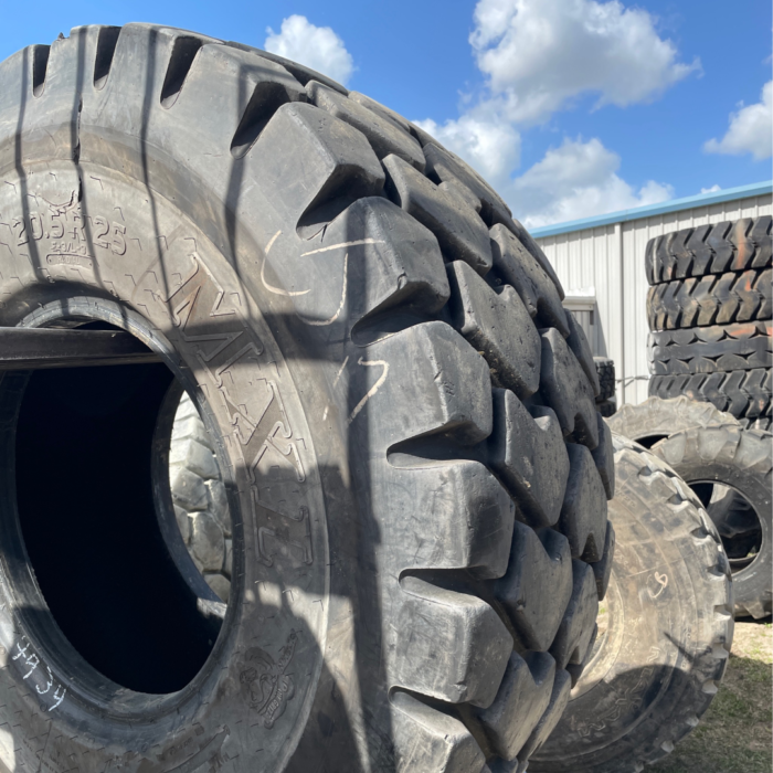 <font color='#da2127' font size ='2'><b>20.5R25 Titan OTR Tire E-3 L-3 MXL 1-Star </font></b><br><font size ='1' color='grey'>CONDITION: </font><font size ='2'>Used<br><font size ='1' color='grey'>TREAD DEPTH:</font><font size ='2'>  40/32nds<br><font size ='1' color='grey'>DETAILS:</font><font size ='2'> Clean<br><font size ='1' color='grey'>REF #:</font><font size ='2'> T4934<br><font size ='1' color='grey'>LOCATION:</font><font size ='2'> Columbia, SC