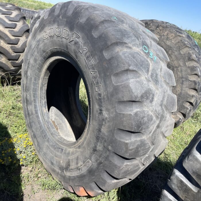 <font color='#da2127' font size ='2'><b>525/80R25 Goodyear OTR Tire E-3 L-3 G-3 GP-2B 179E </font></b><br><font size ='1' color='grey'>CONDITION: </font><font size ='2'>Used<br><font size ='1' color='grey'>TREAD DEPTH:</font><font size ='2'>  12/32nds<br><font size ='1' color='grey'>DETAILS:</font><font size ='2'> Clean, Uneven Wear, 20.5R25<br><font size ='1' color='grey'>REF #:</font><font size ='2'> CH031<br><font size ='1' color='grey'>LOCATION:</font><font size ='2'> Denver, CO