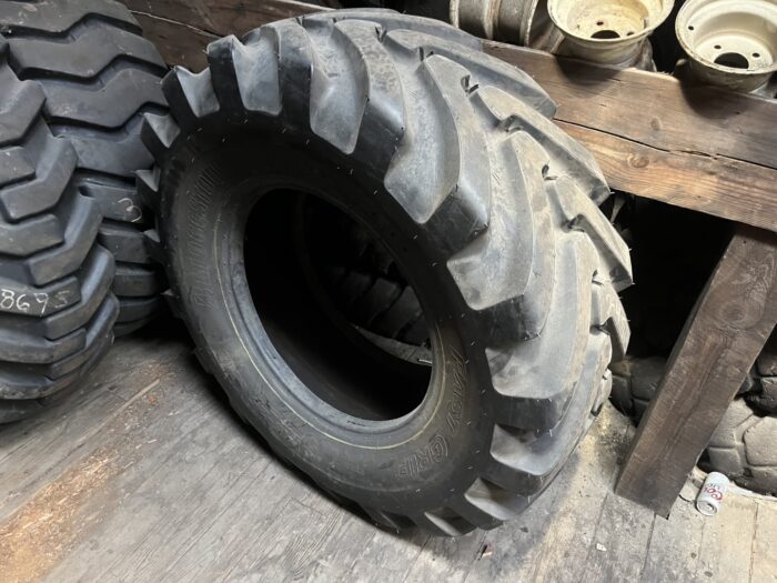 <font color='#da2127' font size ='2'><b>17.5X25 Bridgestone OTR Tire E-2 L-2 G-2 Fast Grip 12-Ply </font></b><br><font size ='1' color='grey'>CONDITION: </font><font size ='2'>New<br><font size ='1' color='grey'>TREAD DEPTH:</font><font size ='2'>  36/32nds<br><font size ='1' color='grey'>DETAILS:</font><font size ='2'> Unused<br><font size ='1' color='grey'>REF #:</font><font size ='2'> G24718<br><font size ='1' color='grey'>LOCATION:</font><font size ='2'> St. Louis, MO