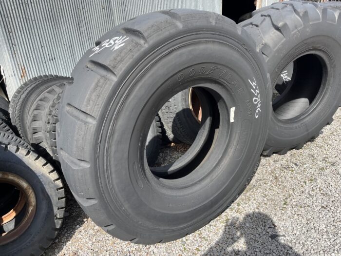 <font color='#da2127' font size ='2'><b>16.00X25 Goodyear OTR Tire E-1 Hard Rock Rib  32-Ply </font></b><br><font size ='1' color='grey'>CONDITION: </font><font size ='2'>Retread-Used<br><font size ='1' color='grey'>TREAD DEPTH:</font><font size ='2'>  46/32nds<br><font size ='1' color='grey'>DETAILS:</font><font size ='2'> Clean, 1-Nail Patch, Liner Spots<br><font size ='1' color='grey'>REF #:</font><font size ='2'> G33846<br><font size ='1' color='grey'>LOCATION:</font><font size ='2'> St. Louis, MO