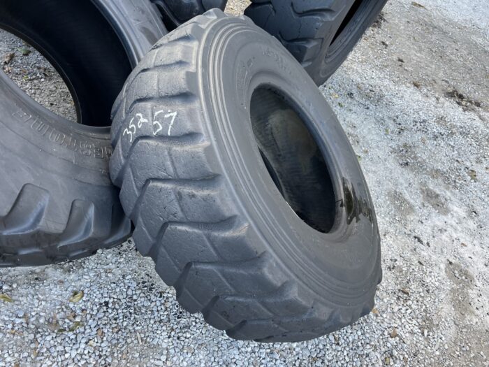 <font color='#da2127' font size ='2'><b>17.5R25 Bridgestone OTR Tire E-2 VKT 1-Star </font></b><br><font size ='1' color='grey'>CONDITION: </font><font size ='2'>Used<br><font size ='1' color='grey'>TREAD DEPTH:</font><font size ='2'>  9/32nds<br><font size ='1' color='grey'>DETAILS:</font><font size ='2'> Clean, Low Tread<br><font size ='1' color='grey'>REF #:</font><font size ='2'> G35257<br><font size ='1' color='grey'>LOCATION:</font><font size ='2'> St. Louis, MO