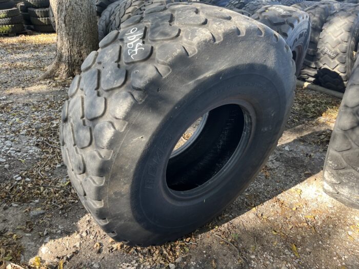 <font color='#da2127' font size ='2'><b>20.5R25 Double Coin OTR Tire E-3 L-3 REM2 2-Star </font></b><br><font size ='1' color='grey'>CONDITION: </font><font size ='2'>Used <br><font size ='1' color='grey'>TREAD DEPTH:</font><font size ='2'>  18/32nds<br><font size ='1' color='grey'>DETAILS:</font><font size ='2'> Clean, Sidewall Spots<br><font size ='1' color='grey'>REF #:</font><font size ='2'> G33946<br><font size ='1' color='grey'>LOCATION:</font><font size ='2'> St. Louis, MO