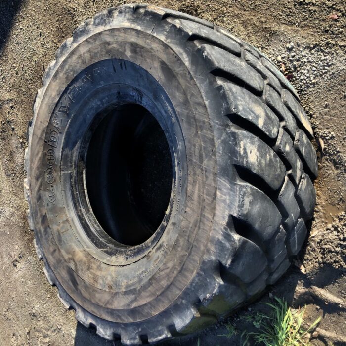 <font color='#da2127' font size ='2'><b>600/65R25 Goodyear OTR Tire E-3 L-3 GP3D 1-Star </font></b><br><font size ='1' color='grey'>CONDITION: </font><font size ='2'>Used<br><font size ='1' color='grey'>TREAD DEPTH:</font><font size ='2'>  25/32nds<br><font size ='1' color='grey'>DETAILS:</font><font size ='2'> Clean<br><font size ='1' color='grey'>REF #:</font><font size ='2'> Z003<br><font size ='1' color='grey'>LOCATION:</font><font size ='2'> Echo, OR
