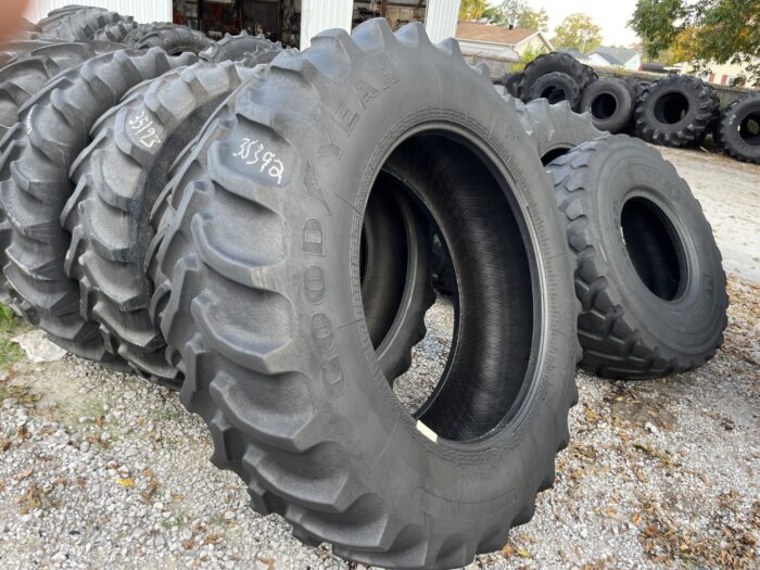<font color='#da2127' font size ='2'><b>520/85R42 Goodyear OTR Tire R-1 Ultra Torque 162/B </font></b><br><font size ='1' color='grey'>CONDITION: </font><font size ='2'>Used<br><font size ='1' color='grey'>TREAD DEPTH:</font><font size ='2'>  44/32nds<br><font size ='1' color='grey'>DETAILS:</font><font size ='2'> Clean, 20.8R42<br><font size ='1' color='grey'>REF #:</font><font size ='2'> G35392<br><font size ='1' color='grey'>LOCATION:</font><font size ='2'> St. Louis, MO