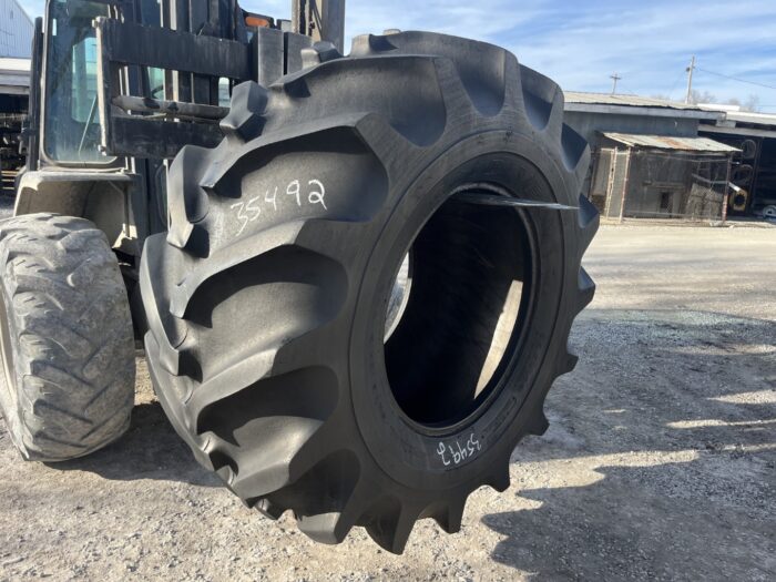 <font color='#da2127' font size ='2'><b>30.5LX32 Goodyear OTR Tire R-2 Special Sure Grip 14-Ply </font></b><br><font size ='1' color='grey'>CONDITION: </font><font size ='2'>Used <br><font size ='1' color='grey'>TREAD DEPTH:</font><font size ='2'>  56/32nds<br><font size ='1' color='grey'>DETAILS:</font><font size ='2'> Clean, Tubetype<br><font size ='1' color='grey'>REF #:</font><font size ='2'> G35492<br><font size ='1' color='grey'>LOCATION:</font><font size ='2'> St. Louis, MO