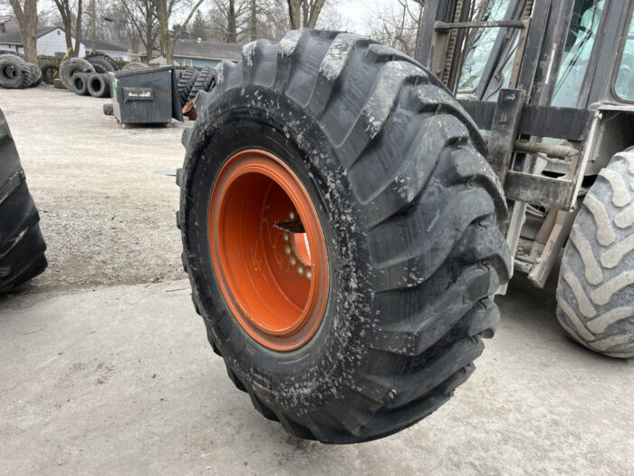 <font color='#da2127' font size ='2'><b>20.5X25 Bridgestone OTR Tire E-2 L-2 G-2 Fast Grip 16-Ply </font></b><br><font size ='1' color='grey'>CONDITION: </font><font size ='2'>New<br><font size ='1' color='grey'>TREAD DEPTH:</font><font size ='2'>  35/32nds<br><font size ='1' color='grey'>DETAILS:</font><font size ='2'> Unused, On Rim<br><font size ='1' color='grey'>REF #:</font><font size ='2'> G35687<br><font size ='1' color='grey'>LOCATION:</font><font size ='2'> St. Louis, MO