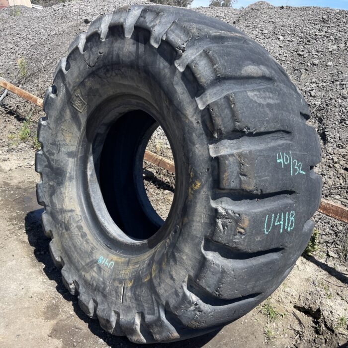 <font color='#da2127' font size ='2'><b>35/65X33 Bridgestone OTR Tire L-4 L4 24-Ply </font></b><br><font size ='1' color='grey'>CONDITION: </font><font size ='2'>Used<br><font size ='1' color='grey'>TREAD DEPTH:</font><font size ='2'>  40/32nds<br><font size ='1' color='grey'>DETAILS:</font><font size ='2'> Clean, Aged, Weathered Tread<br><font size ='1' color='grey'>REF #:</font><font size ='2'> U418<br><font size ='1' color='grey'>LOCATION:</font><font size ='2'> Stockton, CA