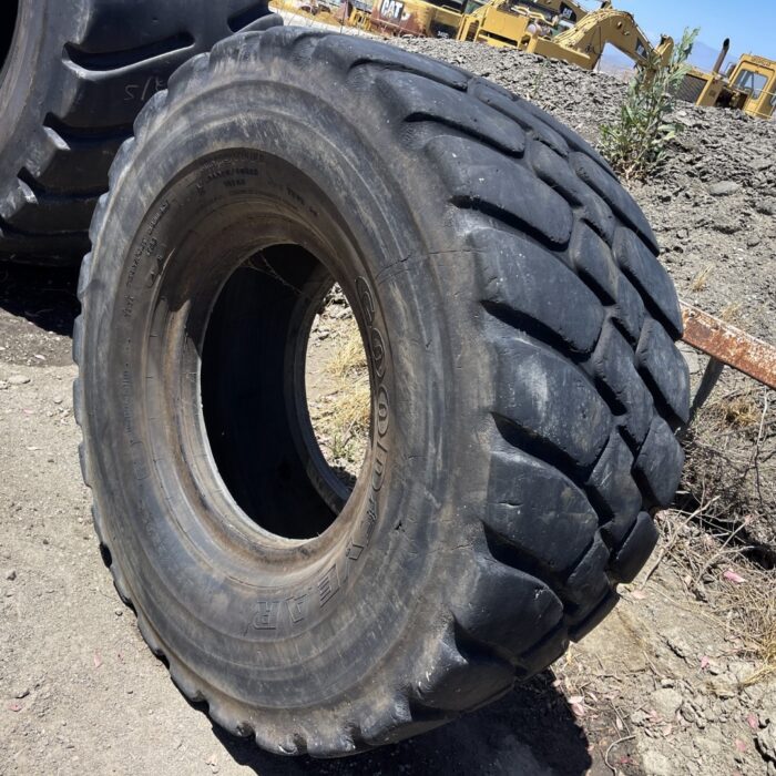 <font color='#da2127' font size ='2'><b>600/65R25 Goodyear OTR Tire E-3 L-3 GP3D 2-Star </font></b><br><font size ='1' color='grey'>CONDITION: </font><font size ='2'>Used<br><font size ='1' color='grey'>TREAD DEPTH:</font><font size ='2'>  23/32nds<br><font size ='1' color='grey'>DETAILS:</font><font size ='2'> Clean, 2010<br><font size ='1' color='grey'>REF #:</font><font size ='2'> U488<br><font size ='1' color='grey'>LOCATION:</font><font size ='2'> San Jacinto, CA
