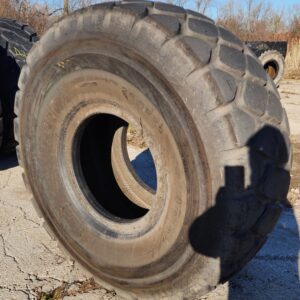 <font color='#da2127' font size ='2'><b>26.5R25 Bridgestone OTR Tire E-3 L-3 VMT 1-Star </font></b><br><font size ='1' color='grey'>CONDITION: </font><font size ='2'>Used<br><font size ='1' color='grey'>TREAD DEPTH:</font><font size ='2'>  36/32nds<br><font size ='1' color='grey'>DETAILS:</font><font size ='2'> Clean, Minor Cracks In Tread<br><font size ='1' color='grey'>REF #:</font><font size ='2'> D226<br><font size ='1' color='grey'>LOCATION:</font><font size ='2'> Toledo, OH