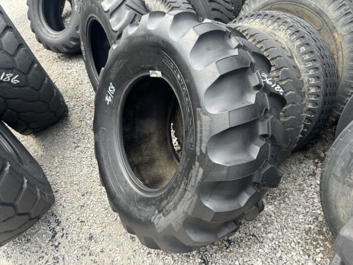 <font color='#da2127' font size ='2'><b>19.5L24 Harvest King OTR Tire R-4 Super Industrial Lug 10-Ply </font></b><br><font size ='1' color='grey'>CONDITION: </font><font size ='2'>New<br><font size ='1' color='grey'>TREAD DEPTH:</font><font size ='2'>  32/32nds<br><font size ='1' color='grey'>DETAILS:</font><font size ='2'> Unused, Old<br><font size ='1' color='grey'>REF #:</font><font size ='2'> G36188<br><font size ='1' color='grey'>LOCATION:</font><font size ='2'> St. Louis, MO