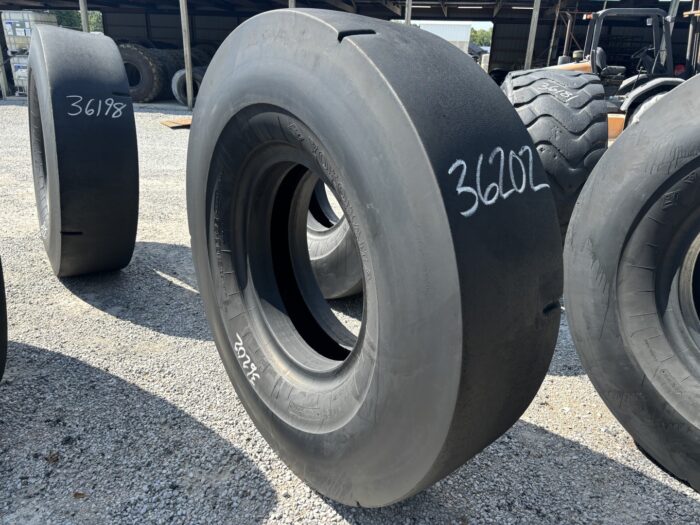 <font color='#da2127' font size ='2'><b>21.00X35 Yokohama OTR Tire L-5S C-1 IND-4 Y69 42-Ply </font></b><br><font size ='1' color='grey'>CONDITION: </font><font size ='2'>Used<br><font size ='1' color='grey'>TREAD DEPTH:</font><font size ='2'>  40/32nds<br><font size ='1' color='grey'>DETAILS:</font><font size ='2'> Clean, Uneven Wear<br><font size ='1' color='grey'>REF #:</font><font size ='2'> G36202<br><font size ='1' color='grey'>LOCATION:</font><font size ='2'> St. Louis, MO