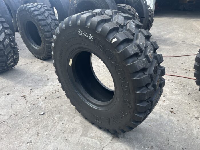 <font color='#da2127' font size ='2'><b>17.5R25 Goodyear OTR Tire E-3 L-3 TL3A+ 2-Star </font></b><br><font size ='1' color='grey'>CONDITION: </font><font size ='2'>New<br><font size ='1' color='grey'>TREAD DEPTH:</font><font size ='2'>  44/32nds<br><font size ='1' color='grey'>DETAILS:</font><font size ='2'> Unused<br><font size ='1' color='grey'>REF #:</font><font size ='2'> G36285<br><font size ='1' color='grey'>LOCATION:</font><font size ='2'> St. Louis, MO