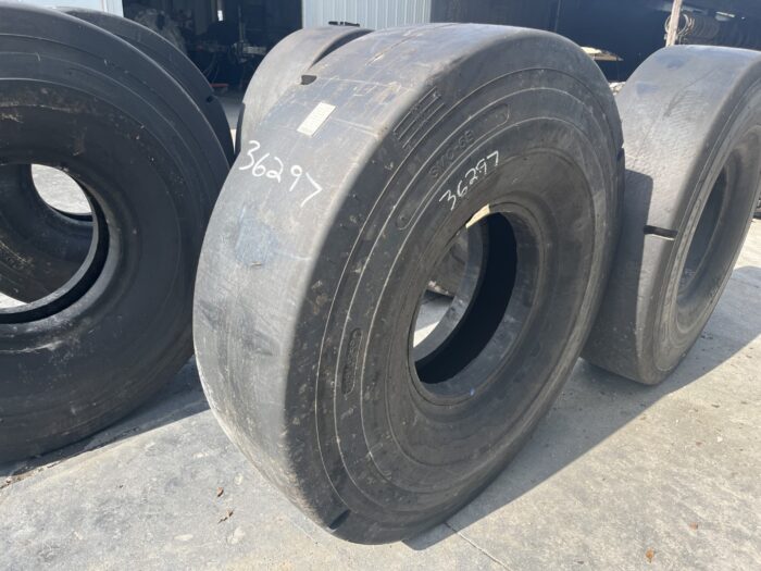 <font color='#da2127' font size ='2'><b>18.00X25 Goodyear OTR Tire L-5S SMO-5E 28-Ply </font></b><br><font size ='1' color='grey'>CONDITION: </font><font size ='2'>New<br><font size ='1' color='grey'>TREAD DEPTH:</font><font size ='2'>  102/32nds<br><font size ='1' color='grey'>DETAILS:</font><font size ='2'> Unused<br><font size ='1' color='grey'>REF #:</font><font size ='2'> G36297<br><font size ='1' color='grey'>LOCATION:</font><font size ='2'> St. Louis, MO