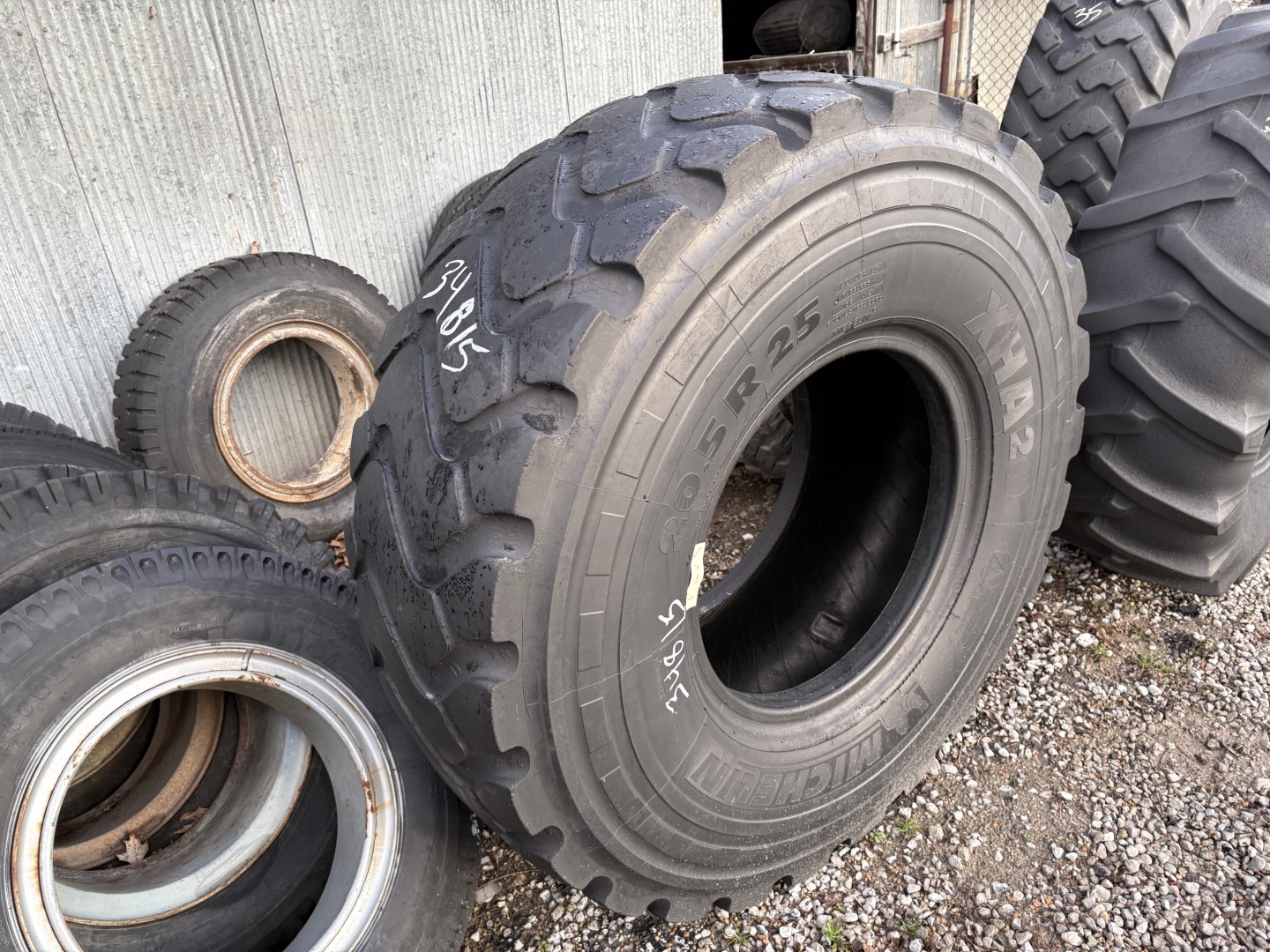 <font color='#da2127' font size ='2'><b>20.5R25 Michelin OTR Tire E-3 L-3 XHA2 1-Star </font></b><br><font size ='1' color='grey'>CONDITION: </font><font size ='2'>Used<br><font size ='1' color='grey'>TREAD DEPTH:</font><font size ='2'>  18/32nds<br><font size ='1' color='grey'>DETAILS:</font><font size ='2'> Clean, 1-Nail Patch<br><font size ='1' color='grey'>REF #:</font><font size ='2'> G34815<br><font size ='1' color='grey'>LOCATION:</font><font size ='2'> St. Louis, MO