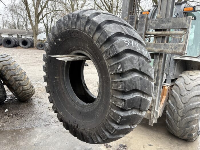 <font color='#da2127' font size ='2'><b>23.5X25 Alliance OTR Tire E-3 L-3 G-3 318 Super Grip 20-Ply </font></b><br><font size ='1' color='grey'>CONDITION: </font><font size ='2'>New<br><font size ='1' color='grey'>TREAD DEPTH:</font><font size ='2'>  42/32nds<br><font size ='1' color='grey'>DETAILS:</font><font size ='2'> Unused<br><font size ='1' color='grey'>REF #:</font><font size ='2'> G34821<br><font size ='1' color='grey'>LOCATION:</font><font size ='2'> St. Louis, MO