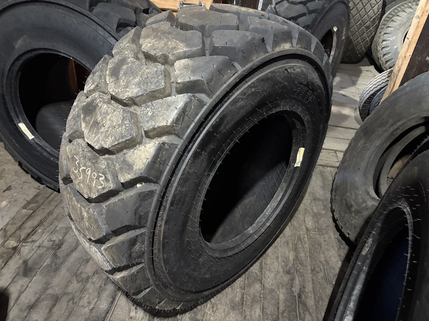 <font color='#da2127' font size ='2'><b>19.5LX24 Galaxy OTR Tire L-4 Jumbo Hulk 14-Ply </font></b><br><font size ='1' color='grey'>CONDITION: </font><font size ='2'>New<br><font size ='1' color='grey'>TREAD DEPTH:</font><font size ='2'> 46/32nds<br><font size ='1' color='grey'>DETAILS:</font><font size ='2'> Unused<br><font size ='1' color='grey'>REF #:</font><font size ='2'> G35993<br><font size ='1' color='grey'>LOCATION:</font><font size ='2'> St. Louis, MO