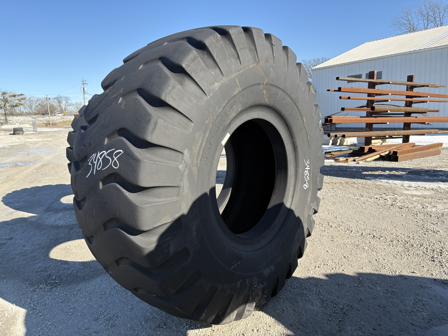 <font color='#da2127' font size ='2'><b>37.5X39 Yokohama OTR Tire E-3 L-3 G-3 IND-3 Y67 52-Ply </font></b><br><font size ='1' color='grey'>CONDITION: </font><font size ='2'>Used<br><font size ='1' color='grey'>TREAD DEPTH:</font><font size ='2'> 32/32nds<br><font size ='1' color='grey'>DETAILS:</font><font size ='2'> Clean<br><font size ='1' color='grey'>REF #:</font><font size ='2'> G34858<br><font size ='1' color='grey'>LOCATION:</font><font size ='2'> St. Louis, MO