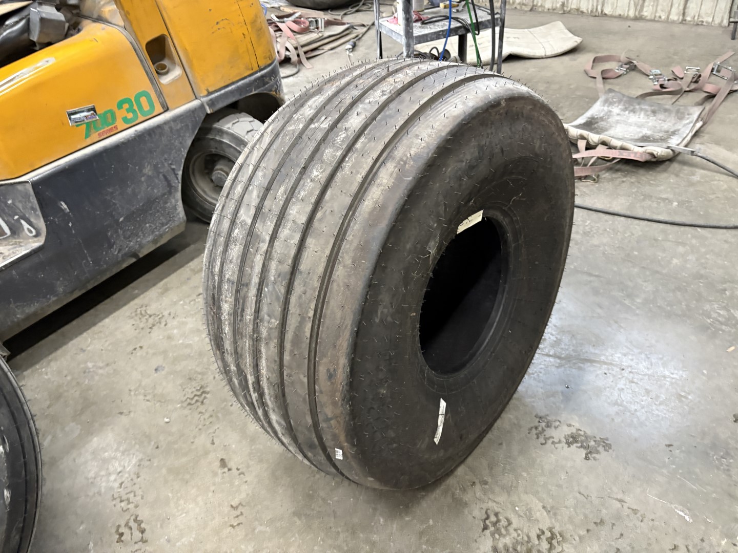<font color='#da2127' font size ='2'><b>21.5L16.1 Alliance OTR Tire I-1 542 Rib Implement 10-Ply </font></b><br><font size ='1' color='grey'>CONDITION: </font><font size ='2'>New<br><font size ='1' color='grey'>TREAD DEPTH:</font><font size ='2'> 16/32nds<br><font size ='1' color='grey'>DETAILS:</font><font size ='2'> Unused<br><font size ='1' color='grey'>REF #:</font><font size ='2'> G34901<br><font size ='1' color='grey'>LOCATION:</font><font size ='2'> St. Louis, MO