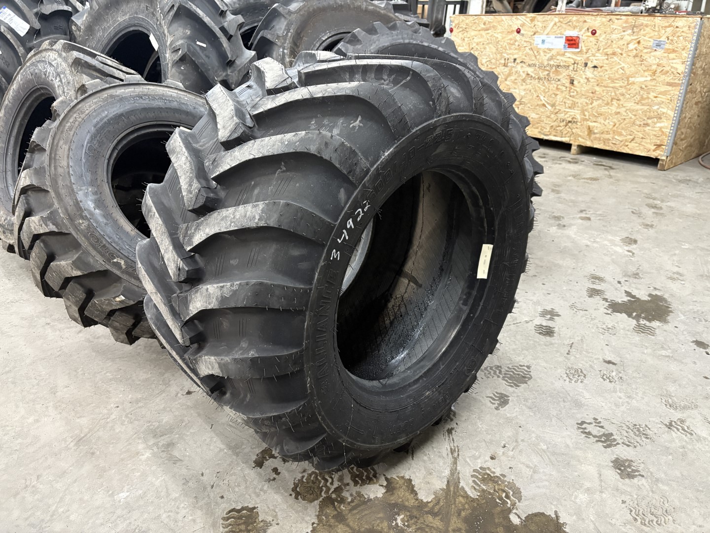 <font color='#da2127' font size ='2'><b>600/40X22.5 Alliance OTR Tire I-3 HF-3 Flotation 331 173A6 </font></b><br><font size ='1' color='grey'>CONDITION: </font><font size ='2'>New<br><font size ='1' color='grey'>TREAD DEPTH:</font><font size ='2'> 40/32nds<br><font size ='1' color='grey'>DETAILS:</font><font size ='2'> Unused<br><font size ='1' color='grey'>REF #:</font><font size ='2'> G34922<br><font size ='1' color='grey'>LOCATION:</font><font size ='2'> St. Louis, MO